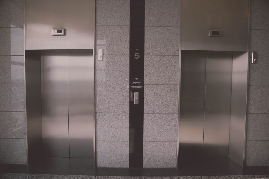 elevator-939515_1280